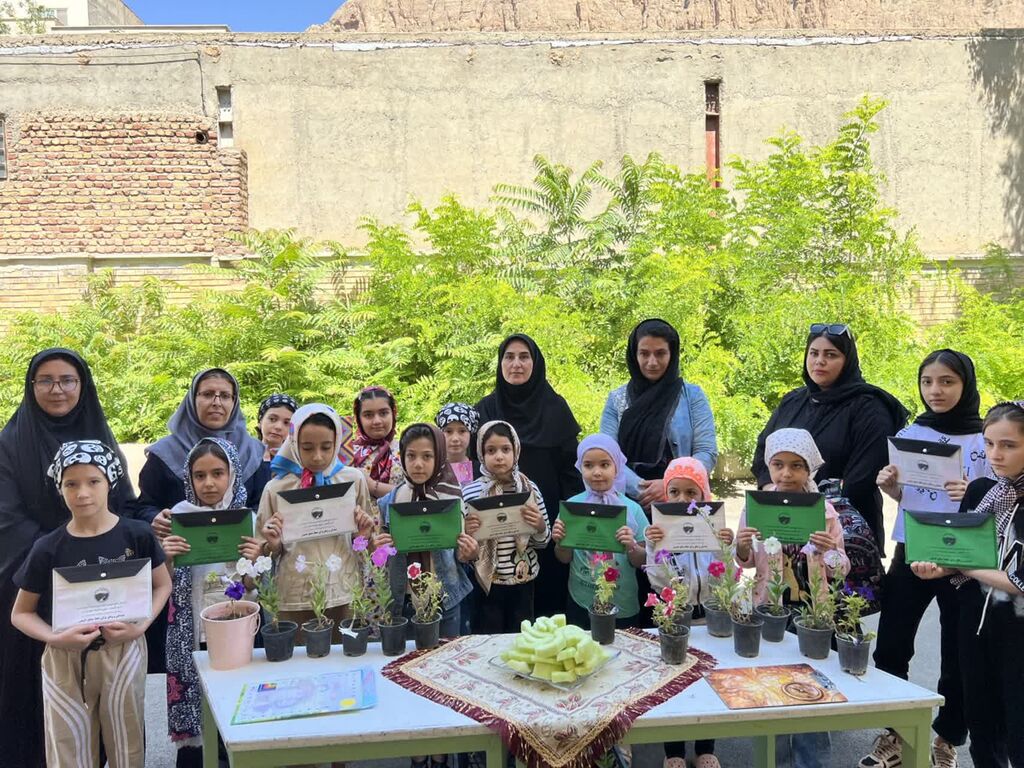 1329831 ویژهبرنامه محیط زیستی در کانون ماکو