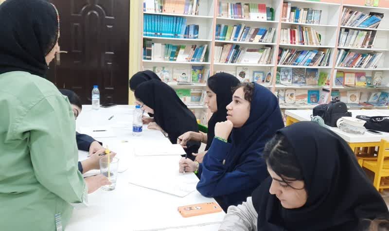 1329872 دومین نشست انجمن هنرهای تجسمی کانون هرمزگان برگزار شد