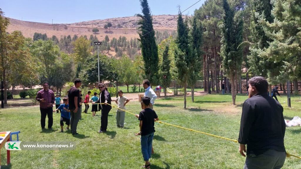 چهارمین حضورکاروان مراکز سیار کانون لرستان در مناطق کم برخوردار خرم آباد