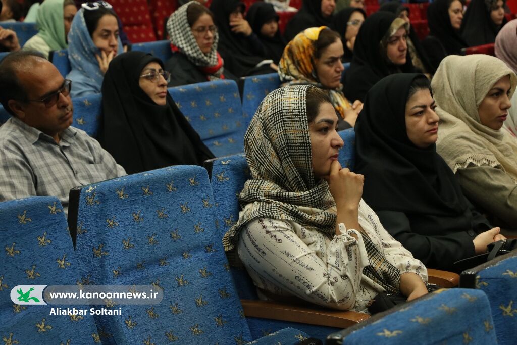 1330012 گفتوگوی صمیمی مدیر کانون زبان ایران با والدین زبانآموزان کرمانی