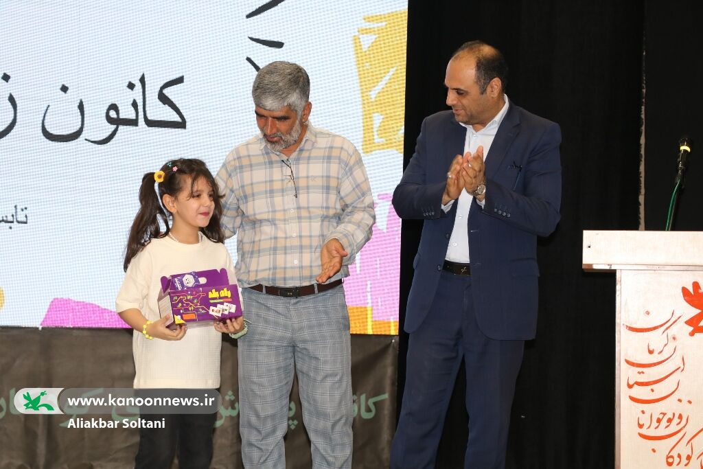 1330014 گفتوگوی صمیمی مدیر کانون زبان ایران با والدین زبانآموزان کرمانی