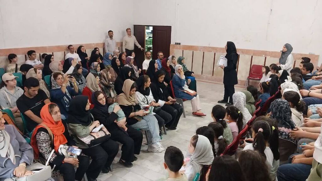 1330050 عرضه تولیدات هنری و فرهنگی کودکان و نوجوانان نوشهر در بازارچه صنایع کوچک