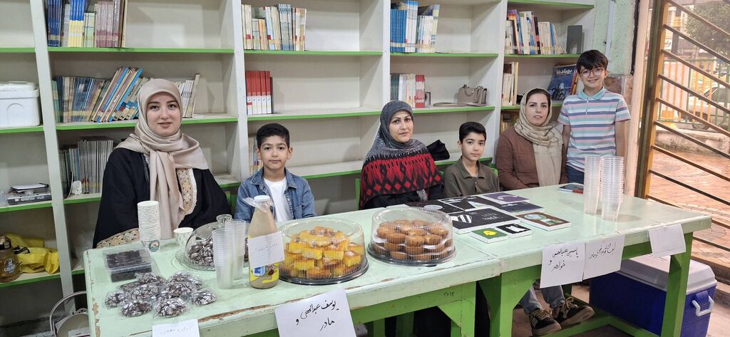 1330051 عرضه تولیدات هنری و فرهنگی کودکان و نوجوانان نوشهر در بازارچه صنایع کوچک