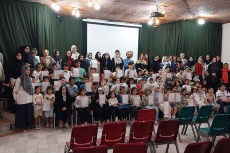 عرضه تولیدات هنری و فرهنگی کودکان و نوجوانان نوشهر در بازارچه صنایع کوچک