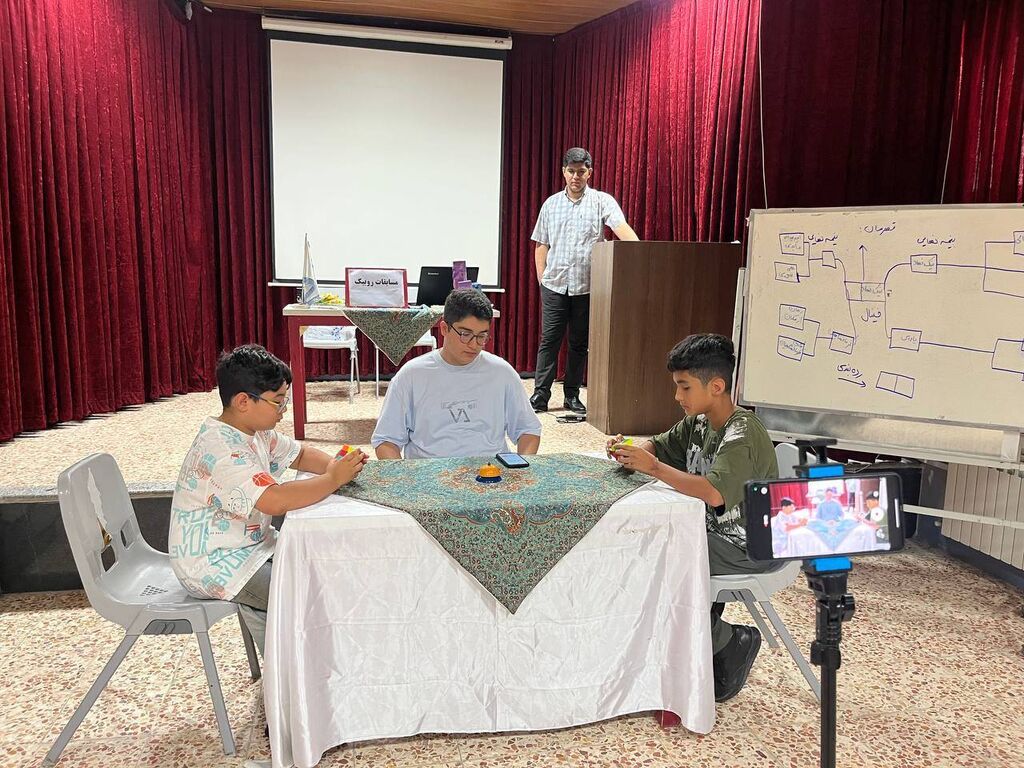 رقابت پرهیجان نوجوانان در نخستین مسابقه روبیک محمودآباد