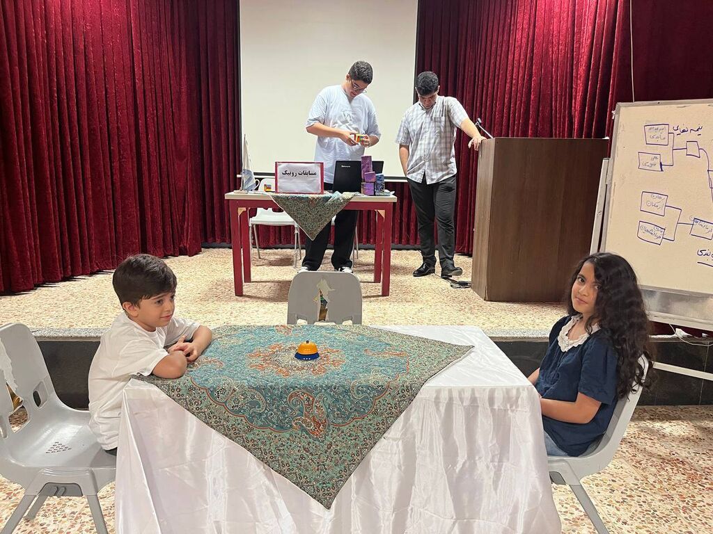 رقابت پرهیجان نوجوانان در نخستین مسابقه روبیک محمودآباد