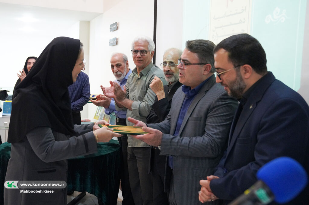 1330084 **درخشش اعضای کانون پرورش فکری همدان در اختتامیه دهمین جشنواره خاتم