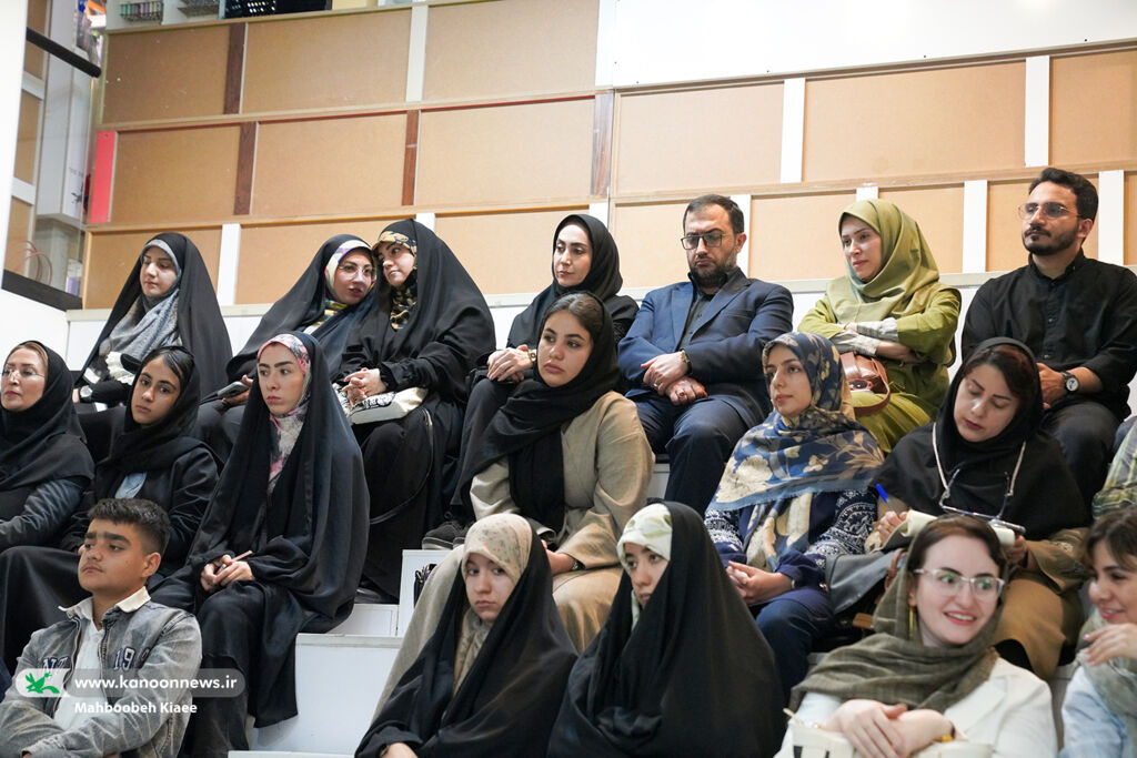 1330096 **درخشش اعضای کانون پرورش فکری همدان در اختتامیه دهمین جشنواره خاتم