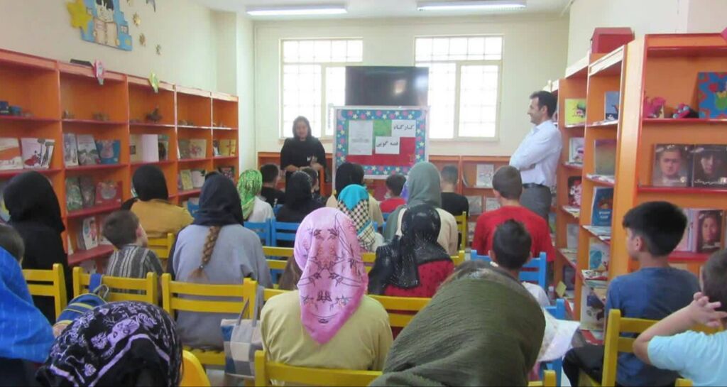 1330160 کارگاه تخصصی قصهگویی با پرورش نسل جدید قصهگویان در مرکز گهواره