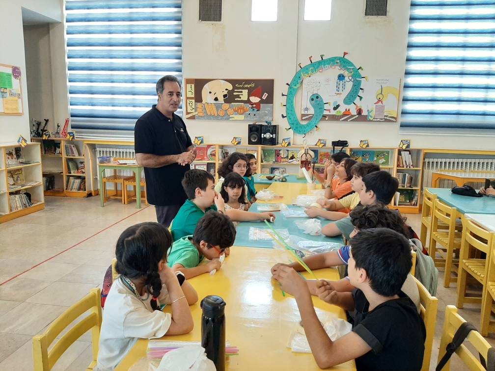 1330289-1 آموزش پژوهش به کودکان با بازی و هنر