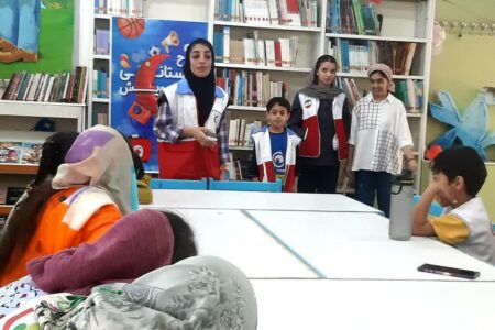 آشنایی اعضا کودک کانون پرورش فکری کودکان و نوجوانان بندرلنگه با مفهوم ایمنی در مقابل زلزله