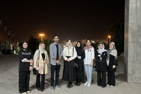 نوجوانان مجتمع آفرینش کرمانشاه به تماشای نمایش «اسب حیوان عجیبیست» نشستند