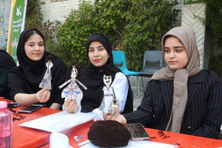 کارگاه‌های هنری درروز دوم اردوی فرهنگی ـ تربیتی ایلام