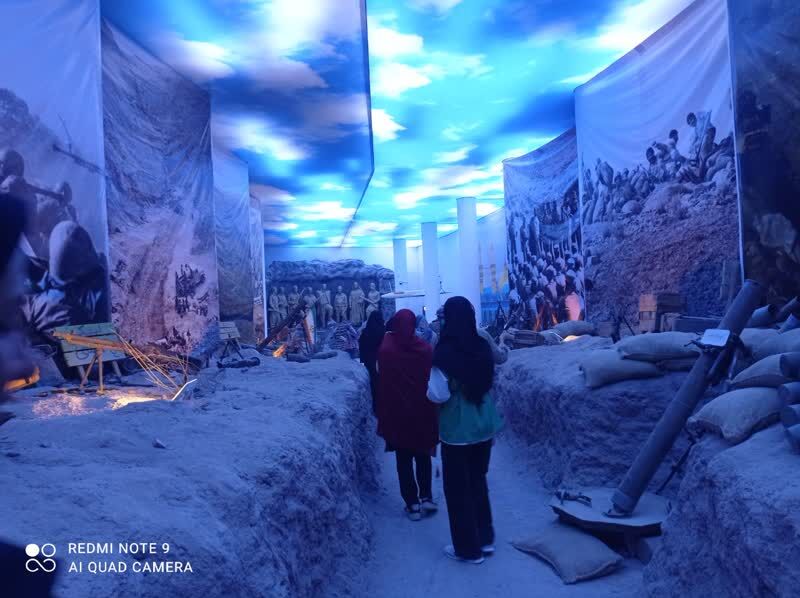 1330752 بازدیداعضای کانون استان ایلام ازموزه دفاع مقدس درجریان اردوی فرهنگی ـ تربیتی "ایلام ما"