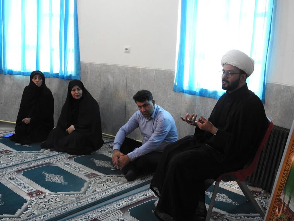 1330836 نشست مذهبی مهدویت باحضور حجتالاسلام والمسلمین مافی دراردوی استانی ایلام ما