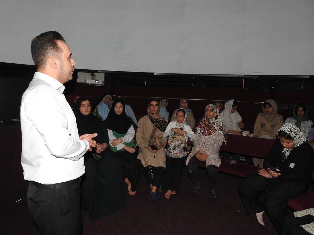 1330853 بازدید اعضادراردوی فرهنگی ـ تربیتی ازمرکز نجوم ورصدخانه کانون