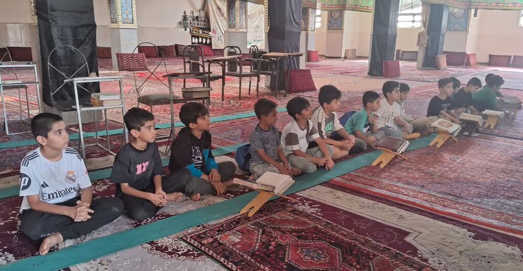 بازدید اعضای کودک کانون کنگاور از مسجد جامع این شهرستان