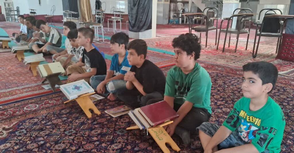 بازدید اعضای کودک کانون کنگاور از مسجد جامع این شهرستان