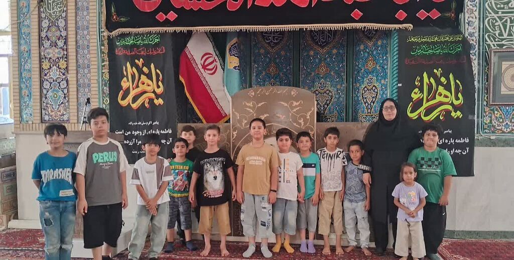 1330893-1 بازدید اعضای کودک کانون کنگاور از مسجد جامع این شهرستان
