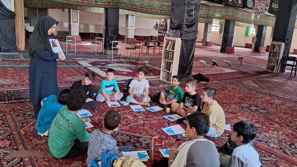 بازدید اعضای کودک کانون کنگاور از مسجد جامع این شهرستان