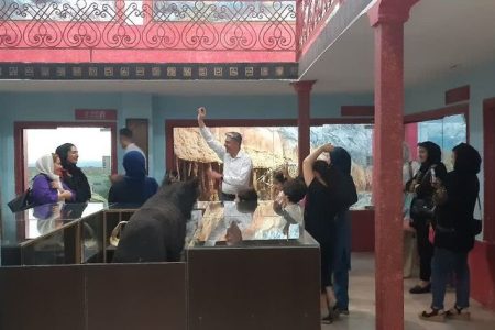  اردوی آموزشی «مهربانی با زمین» در موزه اداره کل محیط زیست بندرعباس برگزار شد