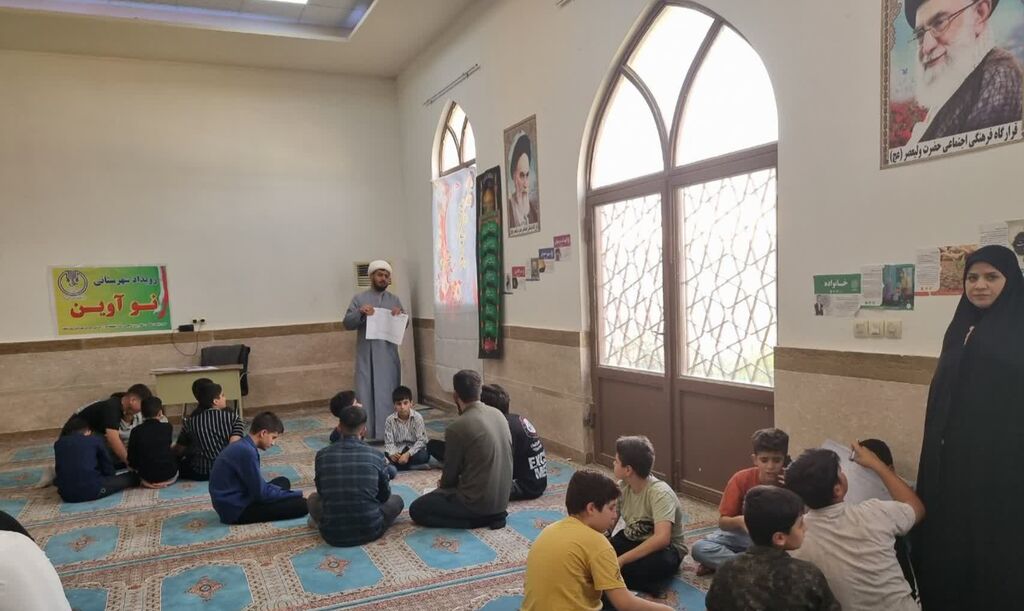 اعضای نوجوان مرکز سرپل‌ذهاب در مصلی احمدبن اسحاق حضور یافتند