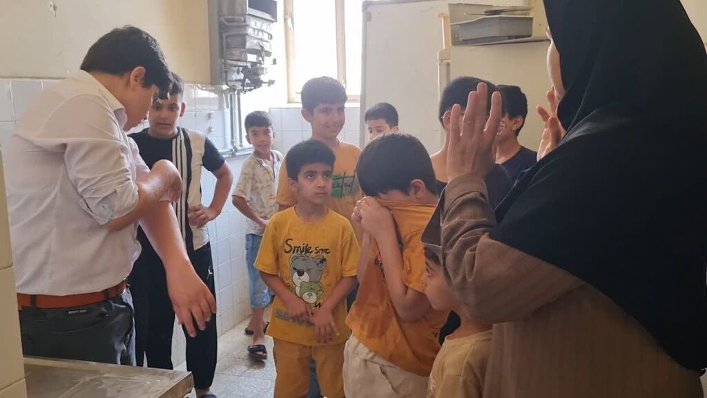 1330918-1 اعضای نوجوان مرکز سرپلذهاب در مصلی احمدبن اسحاق حضور یافتند