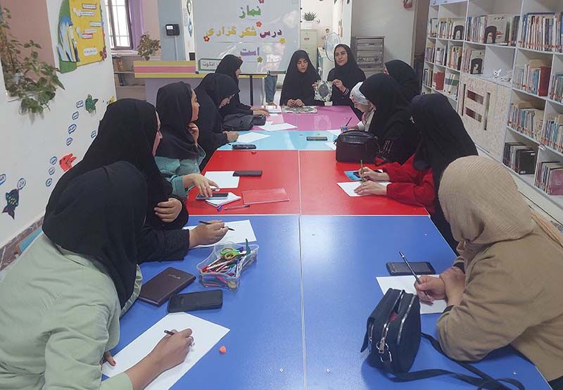 1330945-1 برنامههای دهه فرهنگی ترویج معارف نماز در مراکز کانون استان اردبیل برگزار شد