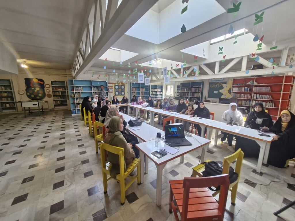 برگزاری سومین نشست «پاتوق قصه و نقد» در کانون همدان