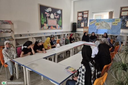 نشست نقد و بررسی کتاب «رخش» در مرکز فرهنگی هنری شماره چهار زاهدان برگزار شد