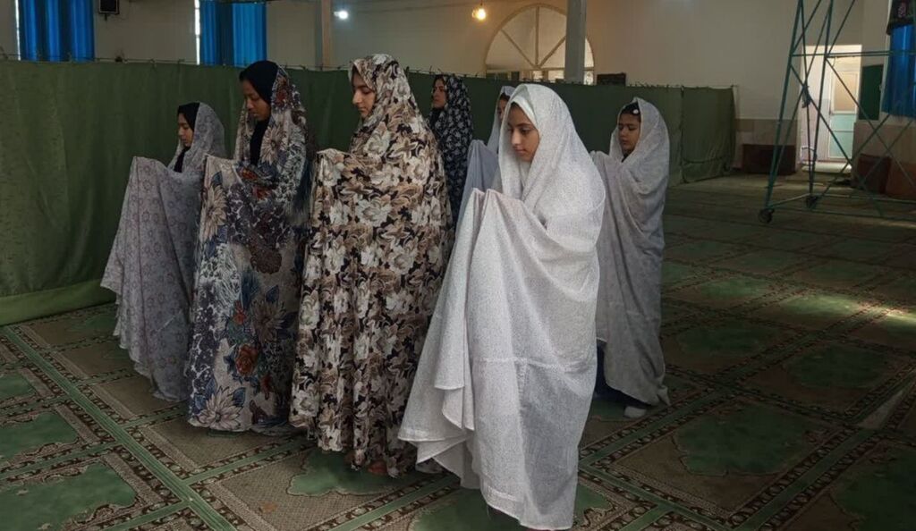 حضور اعضای مرکز هوانیروز در کارگاه معارف مسجد این پایگاه