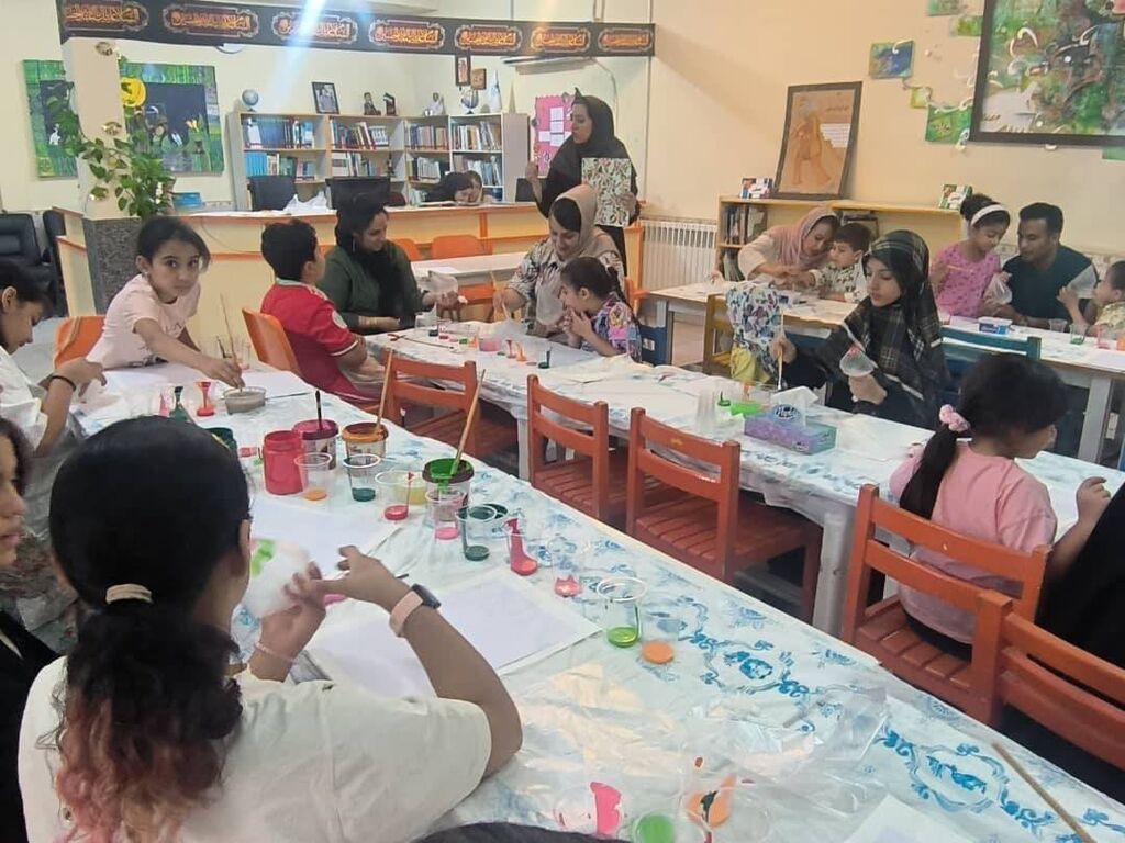 1331171-1 خلاقیت کودکان و مشارکت خانوادهها در دومین ورکشاپ کانون مرکزشش شیراز