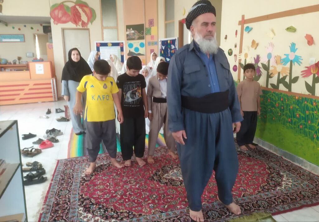 1331185-1 نقشآفرینی مرکز نوسود در ترویج فرهنگ نماز با میزبانی از امام جمعه این شهرستان