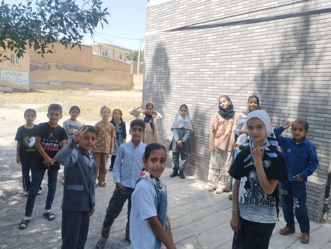 1331548-1 خدمات رسانی کتابخانهی سیار روستایی فریدونشهر به کودکان روستایی و عشایری