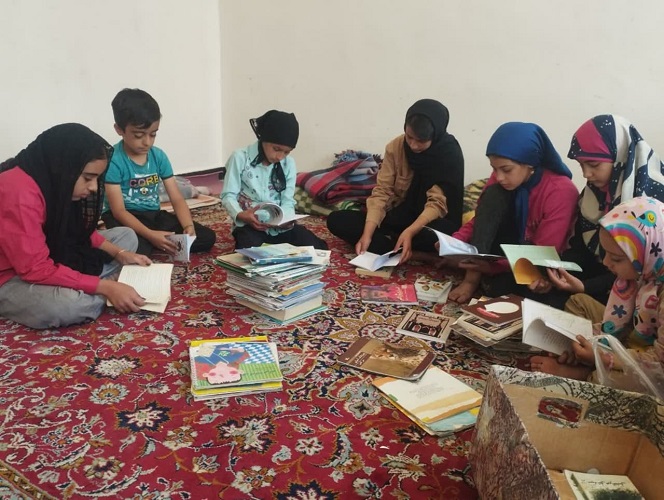 1331549-1 خدمات رسانی کتابخانهی سیار روستایی فریدونشهر به کودکان روستایی و عشایری