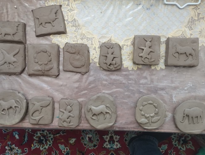 1331551-1 خدمات رسانی کتابخانهی سیار روستایی فریدونشهر به کودکان روستایی و عشایری