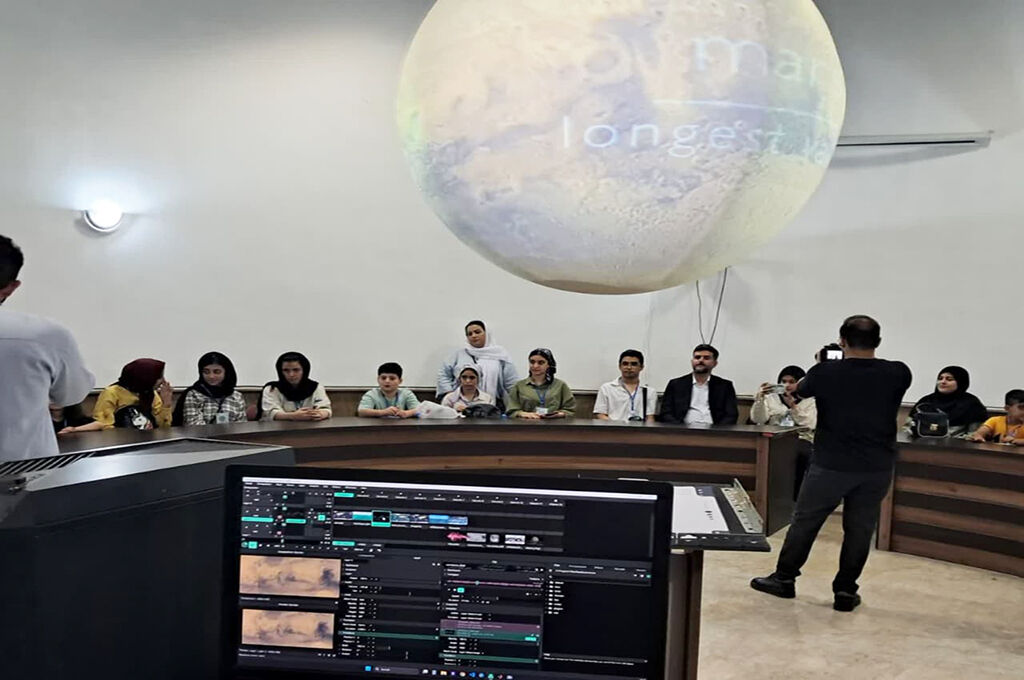 1331867-3 از ماه و زحل تا جهاننمای ۳۶۰ درجه؛ اعضای کانون گیلان شگفتیهای کیهان را به تماشا نشستند