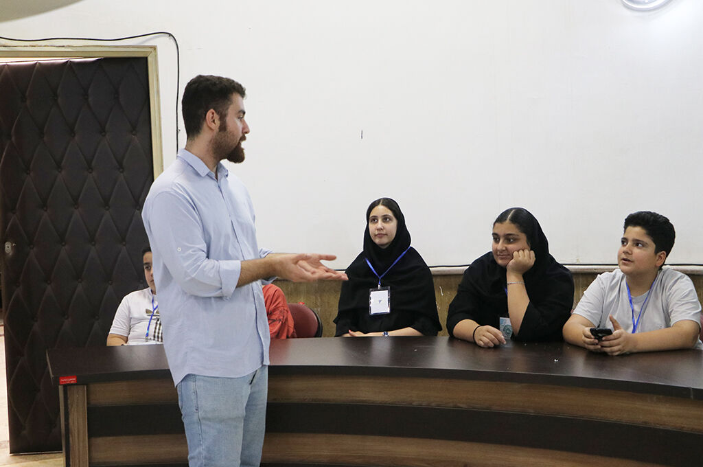 1331869-1 از ماه و زحل تا جهاننمای ۳۶۰ درجه؛ اعضای کانون گیلان شگفتیهای کیهان را به تماشا نشستند