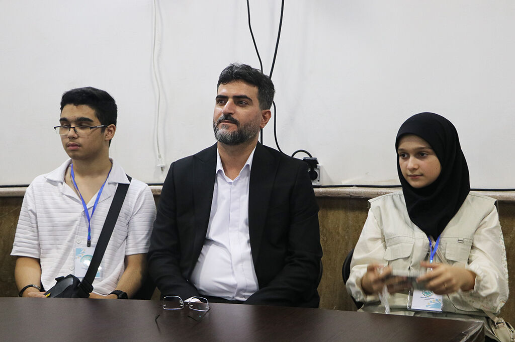 1331871-1 از ماه و زحل تا جهاننمای ۳۶۰ درجه؛ اعضای کانون گیلان شگفتیهای کیهان را به تماشا نشستند