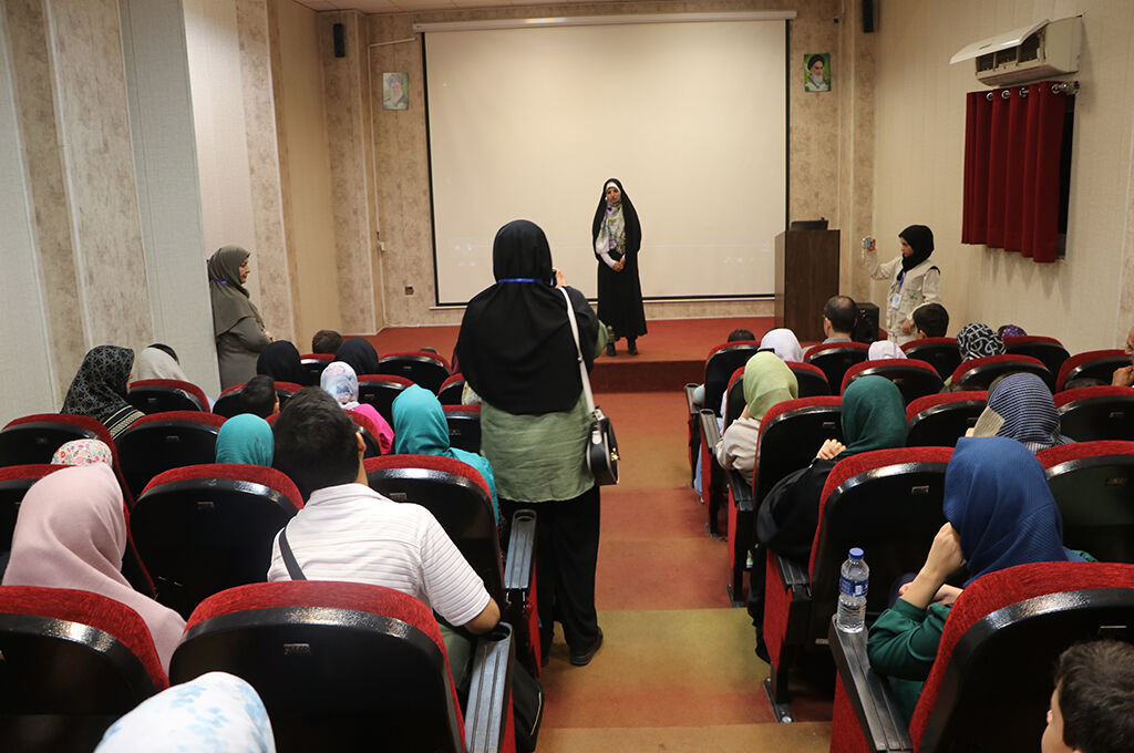 1331876-1 از ماه و زحل تا جهاننمای ۳۶۰ درجه؛ اعضای کانون گیلان شگفتیهای کیهان را به تماشا نشستند