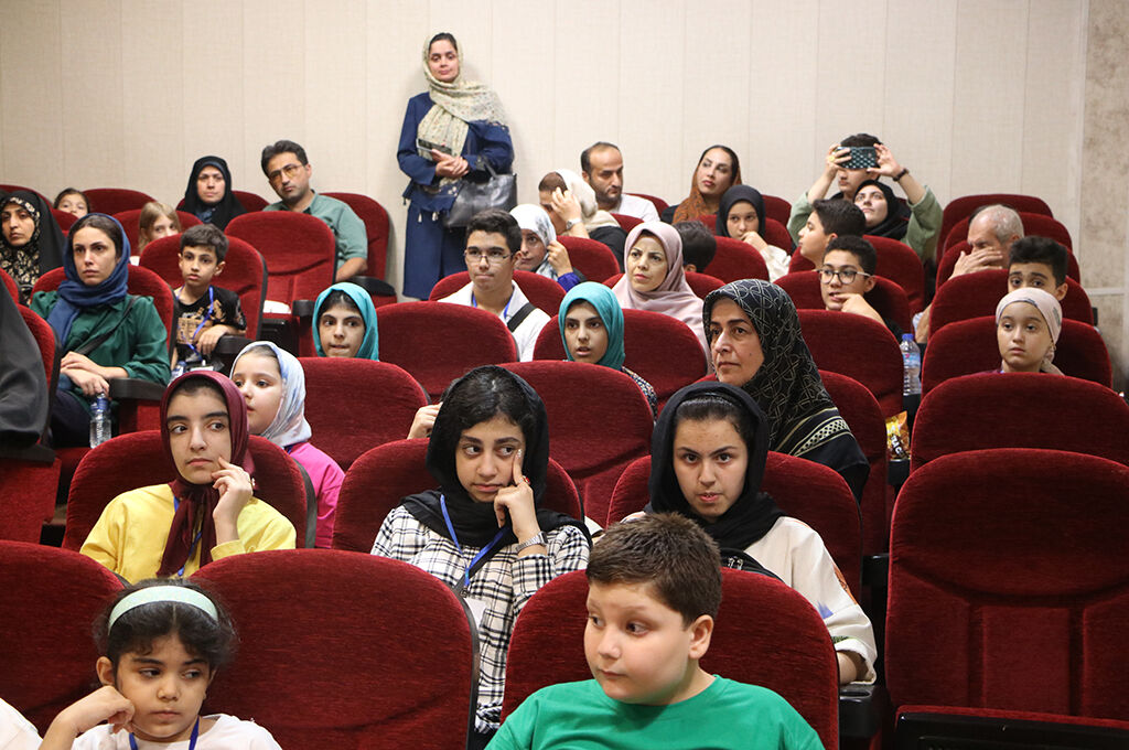1331878-1 از ماه و زحل تا جهاننمای ۳۶۰ درجه؛ اعضای کانون گیلان شگفتیهای کیهان را به تماشا نشستند