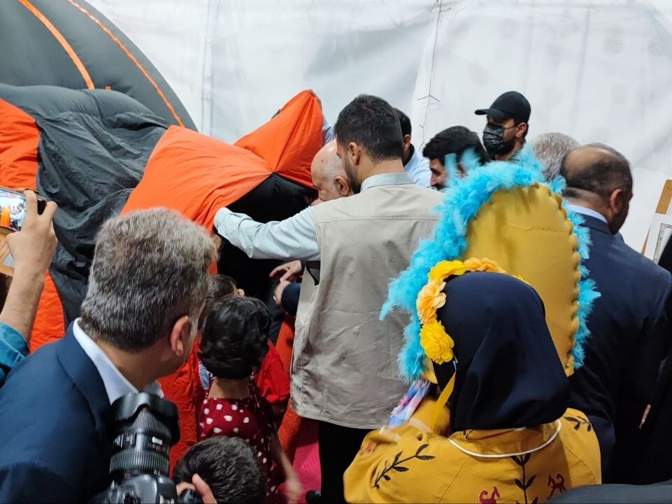 1331913-1 حضور استاندار خوزستان در غرفه کانون پرورش فکری