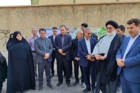 کلنگ احداث مرکزفرهنگی هنری ایوان به زمین زده شد