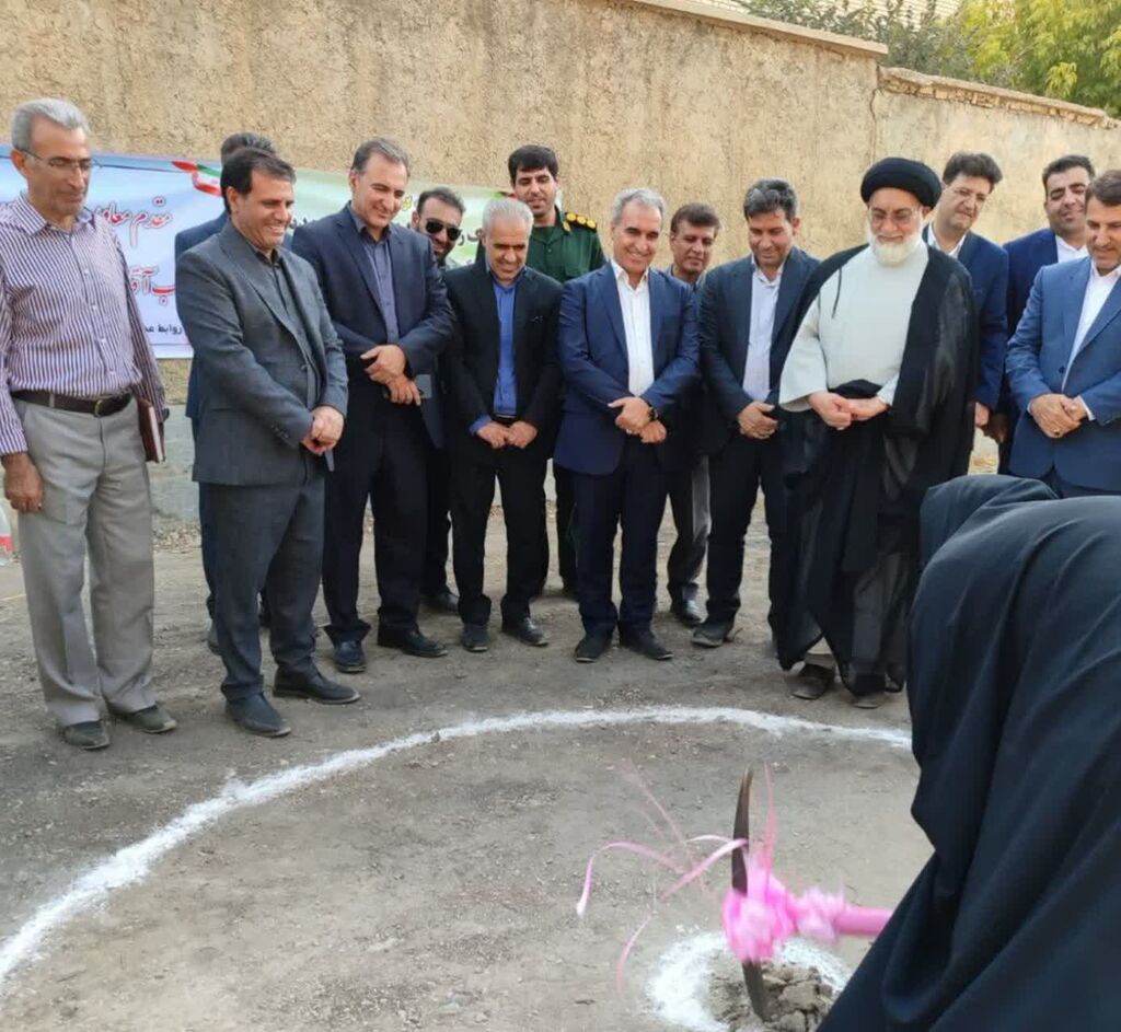 1331974-1 کلنگ احداث مرکزفرهنگی هنری ایوان به زمین زده شد