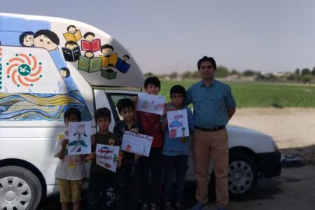 گردش فرهنگی کتابخانه سیار کانون البرز در شش روستای استان در یک روز