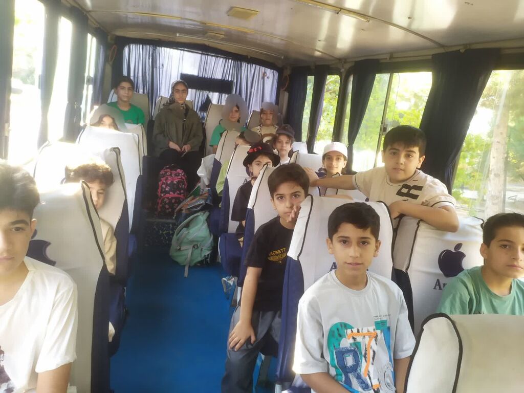 1332038-1 اردوی اعضای فعال مرکز نوسود در شهر پاوه و بازدید از مرکز این شهرستان