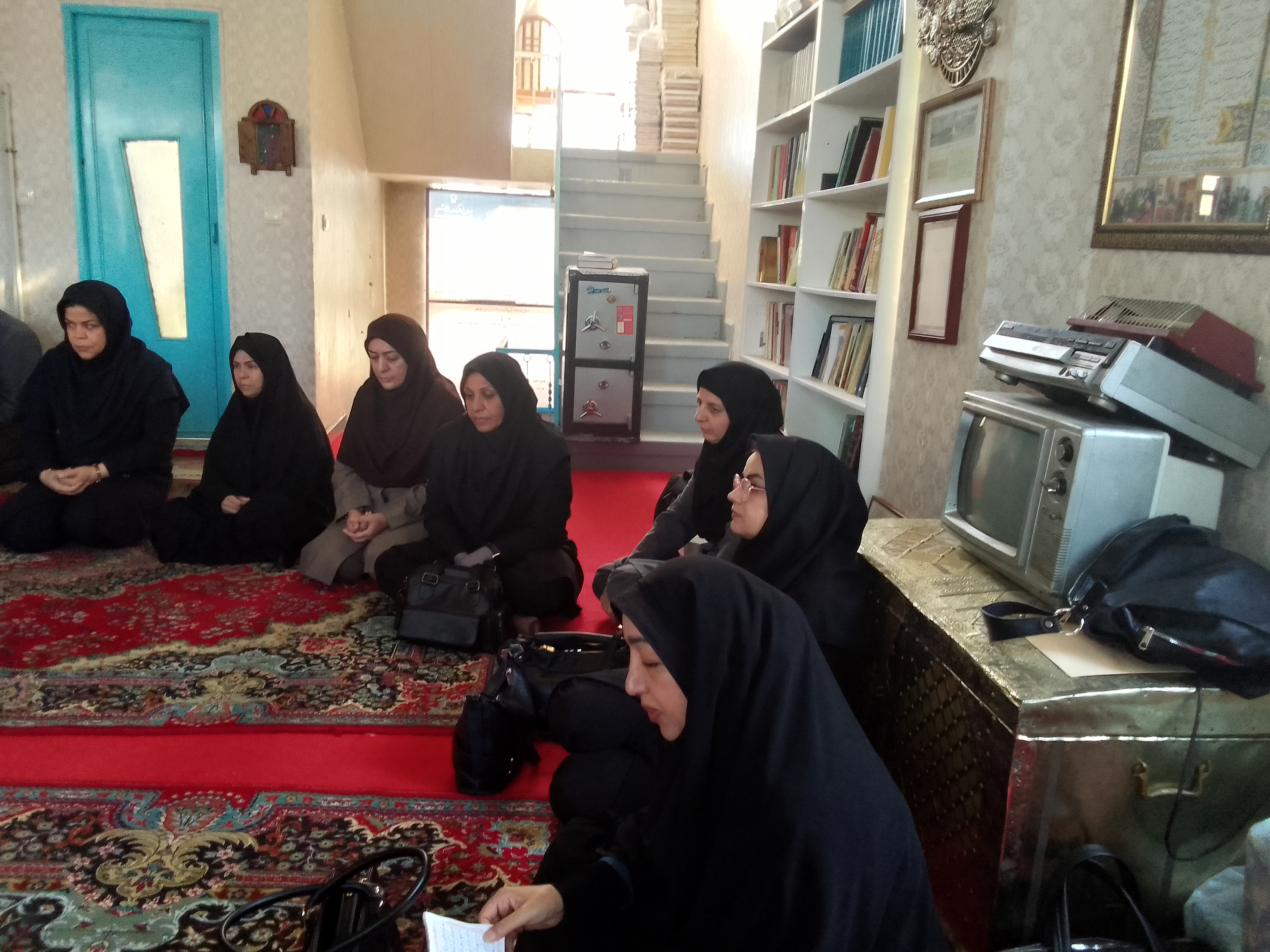 1332052-1 میزبانی کافه موزه اراک از کارکنان کانون استان مرکزی