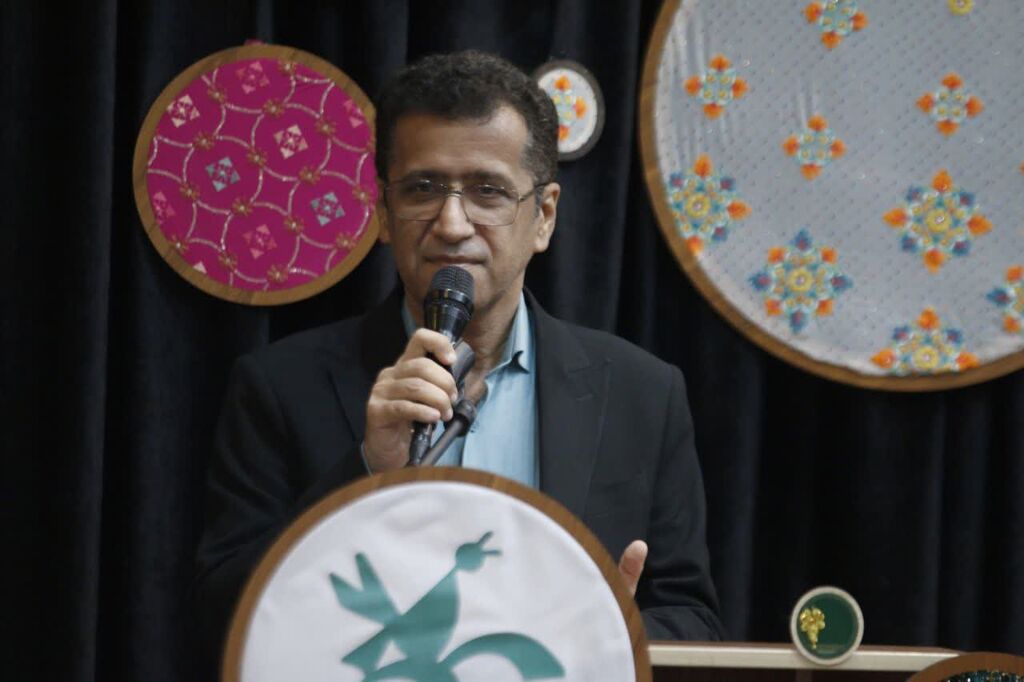 1332332-1 جشن "آفرین گویی" اعضا و مربیان برگزیده کانون هرمزگان برگزار شد