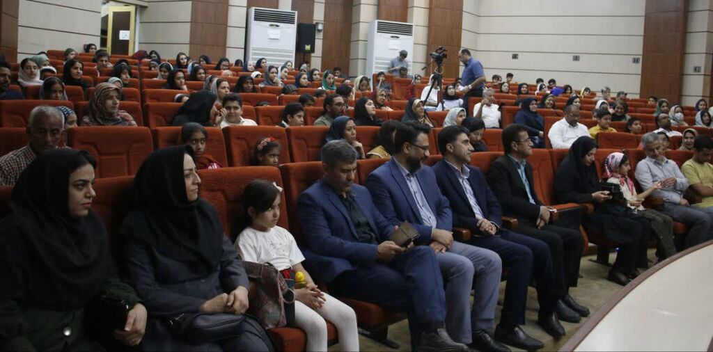 1332334-1 جشن "آفرین گویی" اعضا و مربیان برگزیده کانون هرمزگان برگزار شد