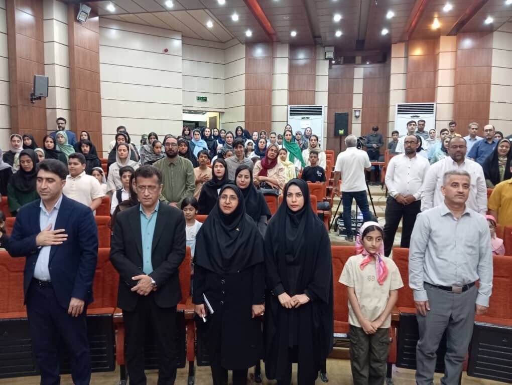 1332336-1 جشن "آفرین گویی" اعضا و مربیان برگزیده کانون هرمزگان برگزار شد